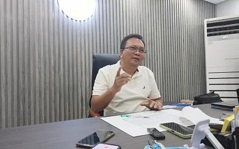 IRRIGATION. Engineer John Molano, National Irrigation Administration-Pangasinan Irrigation Management Office Division Manager, during a media interview on Thursday (April 25,2024). NIA reported that farmlands of Pangasinan survived the dry cropping season despite the effects of the El Niño phenomenon.