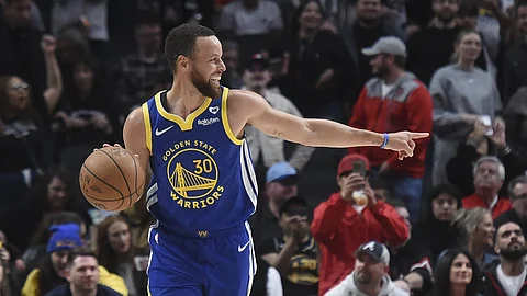 PAHIYOM: Mipahiyom si Golden State Warriors superstar Stephen Curry human sa ilang kadaugan batok sa Portland Trail Blazers ning Biyernes, Abril 12, 2024 (PH time) sa NBA. / AP PHOTO