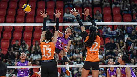 SAVIOR: Sisi Rondina’s clutch plays helped Choco Mucho come away with a five-set win over Farm Fresh in the Premier Volleyball League All-Filipino Conference. / PVL