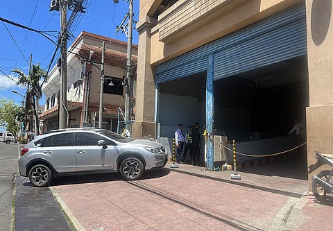 CEBU. Atty. John Dx Lapid, who was designated as the acting general manager of the Metropolitan Cebu Water District, was barred from entering the MCWD building.