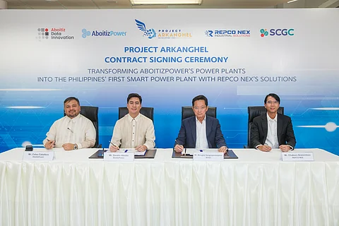 From left: AboitizPower Thermal Chief operating officer, Celso Caballero III; Chief finance officer, Sandro Aboitiz with SCGC Chief operations officer Mongkol Hengrojanasophon and REPCO NEX managing director Chakorn Kraivichien formalize the partnership between their companies to develop the Philippines’ first smart power plants.