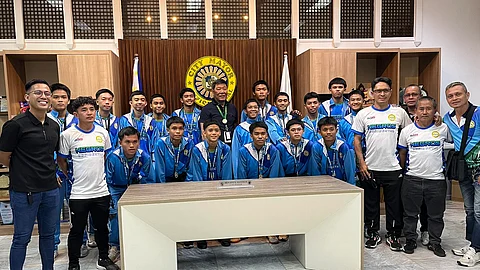 PALARO-BOUND. Student athletes who won in the recent Wester Visayas Regional Athletic Association Meet show their medals to San Carlos City Mayor Renato Gustilo, May 10.