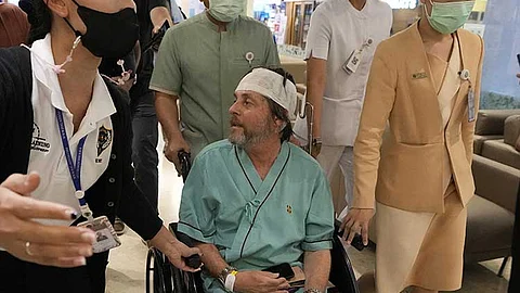 THAILAND. An Australian passenger (center), who was injured on a flight that was battered by severe turbulence, talks to reporters at Samitivej Srinakarin Hospital in Bangkok, Thailand, Thursday, May 23, 2024.