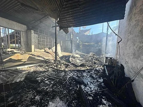 Fire razes 2 houses in Minglanilla, Cebu