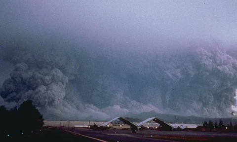 View to the west from Clark Air Base of the major eruption of Mt. Pinatubo on June 15, 1991.