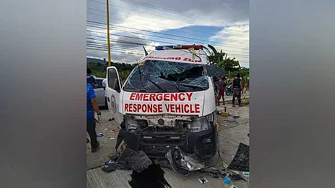 Ambulansiya nalimbuwad; 1 patay, 3 samdan