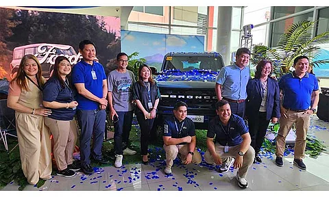 AT THE FORD BRONCO UNVEILING. (L-R) Corporate Guarantee Vice President for Sales Rose Alcazar; Ford Pampanga Sales Head Nancy Guanzon; Foton/HTB Clark/Jetour/Chery/Haima/Changhe First Vice President and General Manager Donald Calma; LausGroup First Vice President Dior Laus with hubby Joms Dela Cruz; Ford Group Philippines Service Zone Manager Richard Ibanez; Ford LPL First Vice President and Group Head Lina Santos; LausGroup Executive Vice President and Chief Operating Officer Alfie Adriano; and Ford Pampanga Business Manager Isagani Dela Criu with Sales Head James Benedict Dimal during the unveiling of the all-new Ford Bronco and reintroduction of the Mustang and Explorer at the Ford Pampanga showroom in the City of San Fernando on June 14. (Photo by Chris Navarro)