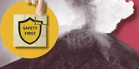 ERUPTION. Kanlaon Volcano erupted at 6:15 p.m. Monday, June 3, 2024, producing a 5,000-meter plume, the Philippine Institute of Volcanology and Seismology (Phivolcs) reported. / SUNSTAR