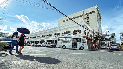 MCWD and Cebu City Government negotiate return of occupied building.