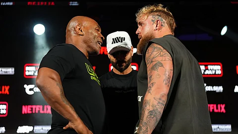 GIUSWAG: Ang heavyweight nga away tali nila ni Mike Tyson ug Jake Paul giuswag sa wa pa mahibaw-i nga petsa human ang kanhi world heavyweight champion nakasinati og ulcer. / boxingscene.com
