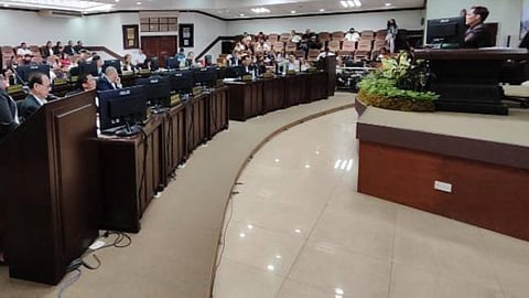 Council OKs free bus rides revival