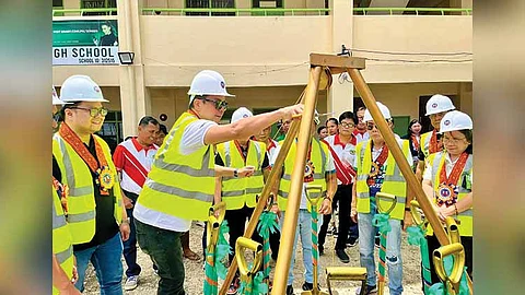 Lawmaker leads groundbreaking
on 2 projects in Cebu City south