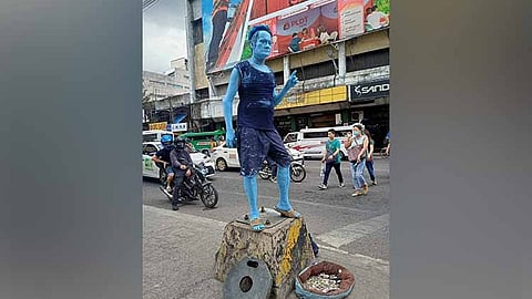 ‘Blue man’ na-trap sa drainage, naluwas