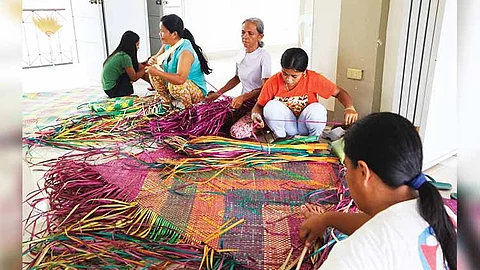 Badian urges local banig weavers to uphold legacy