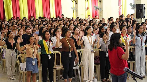 704 ka magtutudllo, YDW gipaubos sa briefing sa DSWD 7