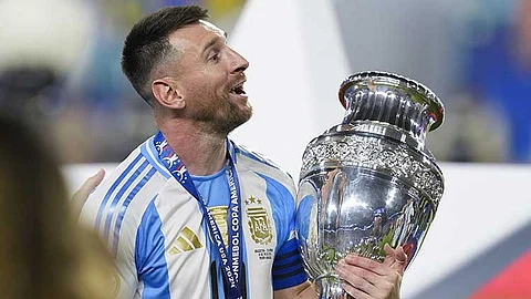 USA. Argentina's Lionel Messi celebrates with the trophy after his team defeated Colombia in the Copa America final soccer match in Miami Gardens, Florida, Monday, July 15, 2024.
