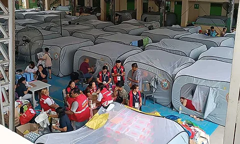 The City Social Welfare and Development Office (CSWDO) reported that a fire on July 13, 2024, at Purok 2, Magallanes, Barangay 2-A, Davao City, affected approximately 340 families.
Julie Dayaday, head of CSWDO, stated in a media interview on July 15, 2024, at City Hall Drive that out of these families, 31 own their houses, 21 are sharers, 36 are renters, 21 are boarders, and two are caretakers.