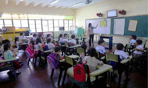 START OF CLASSES. Grade 1 students attend the second day of classes at Aurora A. Quezon Elementary School in Manila on July 30, 2024. Education Secretary Sonny Angara on Thursday (Aug. 1, 2024) expressed plans to hire additional administrative staff to further ease the workload of public school teachers.
