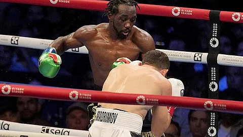 Crawford adds 4th title to collection