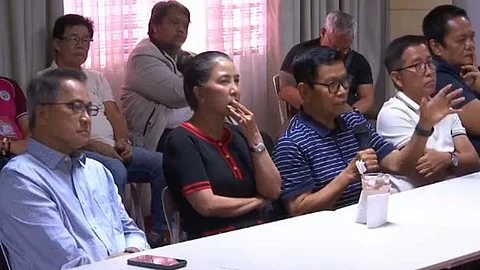 FLOOD MEETING. Former mayor and MSGC member Oscar Rodriguez proposed to call for a flood summit to find solutions to the City of San Fernando's flooding problems. With him during the meeting at Heroes Hall were MSGC member Rene Romero, Mayor Vilma Caluag, DWPH and city government officials, and other stakeholders. (Photo grabbed from CLTV36)