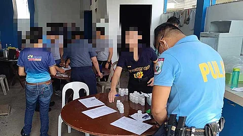Davao police pass surprise drug test