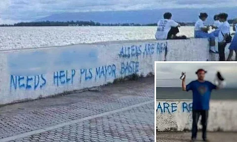 A video showing a man painting or vandalizing the fence of the Davao City Coastal Road has gone viral.