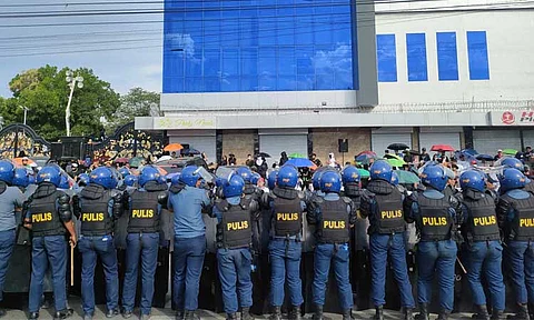 Police authorities deployed near the Kingdom of Jesus Christ (KOJC) along Buhangin in Davao City had dismantled on Monday afternoon, August 26, the barricade that was mounted by KOJC members on Sunday evening, August 26. This after authorities were given a warning to disperse. Meanwhile, some members who resisted the order were detained by police personnel.