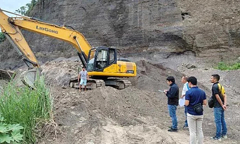 Four individuals who were involved in illegal mining, soil extraction, and quarrying activities in Catalunan Grande, Davao City earlier this week have failed to present legal documents for their operation to authorities, thus they will be facing charges under Republic Act 7942 otherwise known as the Philippine Mining Act of 1995.