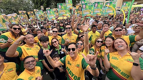 CEBU. Candidates from the Barug Team Rama and BagOng Sugbo gathered outside the Cebu Metropolitan Cathedral in Cebu City for a short program before filing their certificates of candidacy at the Commission on Elections in Cebu City on Thursday, October 3, 2024.