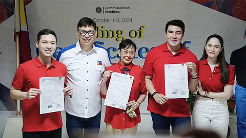 MANILA. Actress Vilma Santos (center) is running for governor of Batangas, while her sons TV host Luis Manzano (second from right) and Ryan Recto (left) are running for vice governor and representative of Batangas Sixth District, respectively.