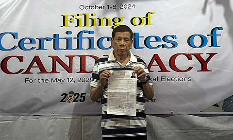 POLITICAL COMEBACK. Former President Rodrigo Duterte officially filed his Certificate of Candidacy for Davao City mayor on Monday afternoon, October 7.
This marks his political comeback, nearly three years after stepping down as president and almost eight years since last serving as the city's mayor.