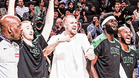 76ers gilubong og 50 sa celtics