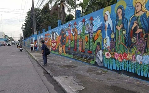 WALL STORY. A portion of the 150-meter “Bacolod WallStory” on the perimeter of the mansion of the family of former Senator Pedro Conlu Hernaez along Mabini Street. The mural, which tells the story of the enduring spirit of Bacolod City and its people, was unveiled Sunday afternoon (Oct. 13, 2024) to mark the 45th year of the MassKara Festival. (Photo courtesy Bacolod Yuhum Foundation)