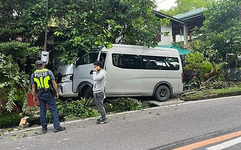 Van heading to Oslob to ‘watch whale sharks’ crashes after driver passes out