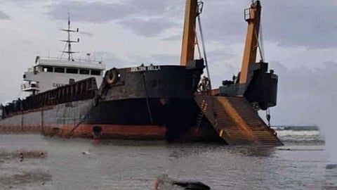 Cargo vessel runs aground in Minglanilla