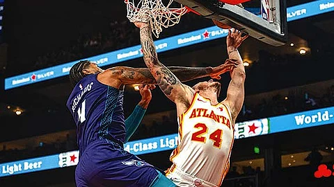 Hornets gilamoy sa Hawks