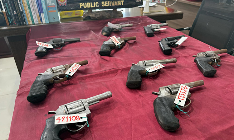 10 ka armas gipangtahan