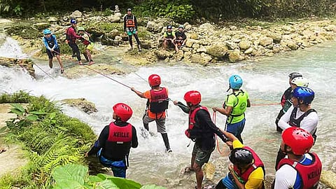 Canyoneering sa Badian temporaryong gipasira