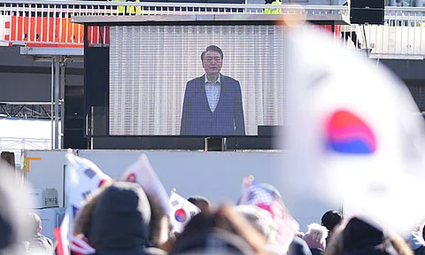 South Korean authorities take impeached President Yoon to detention center after questioning