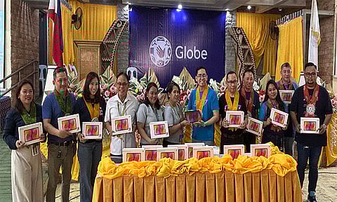 Lahug Elementary School gets 20 tablets from Globe Telecom tablets to Lahug Elementary School