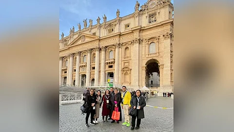 Cebuana orphan meets
Pope Francis
