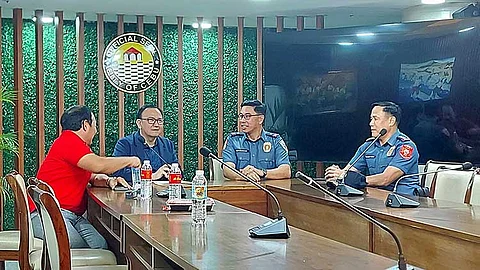 CEBU. Cebu City Mayor Raymond Alvin Garcia (2nd from left) welcomed newly appointed Police Regional Office-Central Visayas Director Police Brigadier General Redrico Atienza Maranan (2nd from right) in a courtesy call on Monday, January 27, 2025.