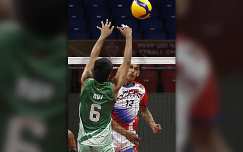 SPIKE. Sam Ruselle Mendoza of One Silay (No. 12) scores against Van Emhiel Roy of Lingayen during the Philippine National Volleyball Federation (PNVF) Under-21 Championship at the Ninoy Aquino Stadium on Friday (Jan. 31, 2025). One Silay won, 21-25, 20-25, 25-17, 25-13, 15-12, to advance to the semifinal round. (PNVF photo)