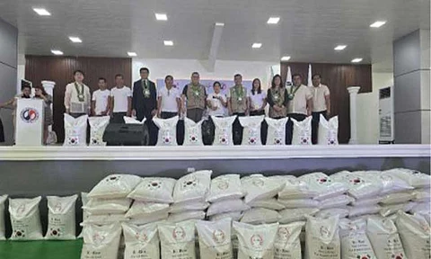 RICE DONATION. Agriculture Secretary Francisco Tiu Laurel Jr. leads the ceremonial distribution of 4,000 metric tons of donated rice from the South Korean government in Batangas on Monday (Feb. 3, 2025). The DA said this would be given to residents affected during the onslaught of Severe Tropical Storm Kristine in 2024. (Photo courtesy of the Embassy of the Republic of Korea)