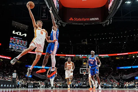 Surging Hawks beat short-handed 76ers