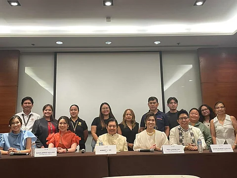The Go Family posed for a photo op with friends from the media.
