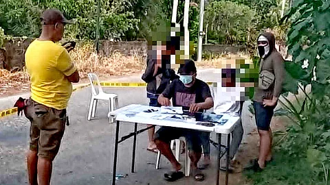 Operatives of the Dingle Municipal Police Station present the confiscated suspected shabu and arrested suspects following a successful buy-bust operation in Barangay Poblacion, Dingle, Iloilo, on April 11, 2025. (Photo courtesy of Dingle MPS)