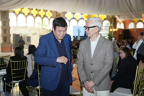 Chairman of the Villar Group of Companies, Manny B. Villar shares a light moment with leadership speaker Francis J. Kong, during the Sandiwa Sales Conference.