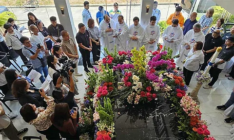 REMEMBERING LPL
The Laus family, headed by matriarch Tess, together with relatives, friends and guests commemorated the sixth death anniversary of Levy P. Laus at Sanctuario de San Fernando on Friday, April 25. (Photo by Chris Navarro)