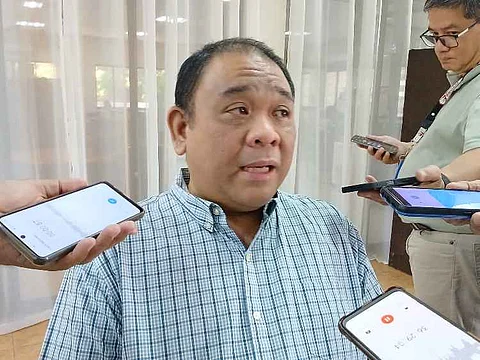 NEGROS. Provincial Election Supervisor Ian Lee Ananoria says they will deliver the vote counting machines (VCMs) to the office of the election officers in various local government units (LGUs) on April 28 and 29 to be used for the May 12 national and local elections.